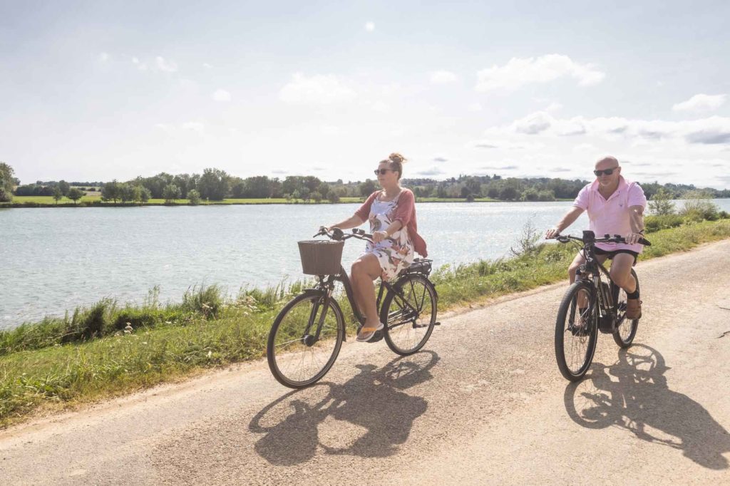 A vélo sur la Voie Bleue le long de la saône