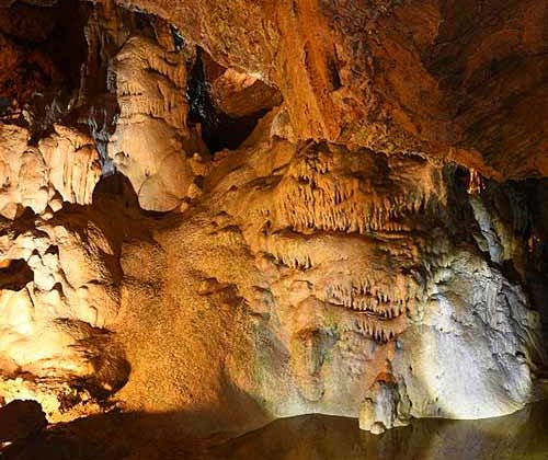 Grottes de Blanot en Bourgogne du Sud