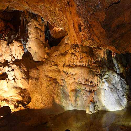 Grottes de Blanot en Bourgogne du Sud